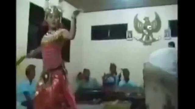 لعنتی نوجوان دانلود عکسهای سوپر سکسی چاق با لباس فرم خود را در شورت الاغ کنار کشیده می شود