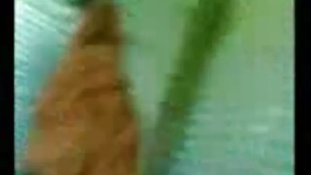 سنگ معدن Busty توسط کوهی از عضلات خرد عکس و فیلم سوپر سکسی می شود